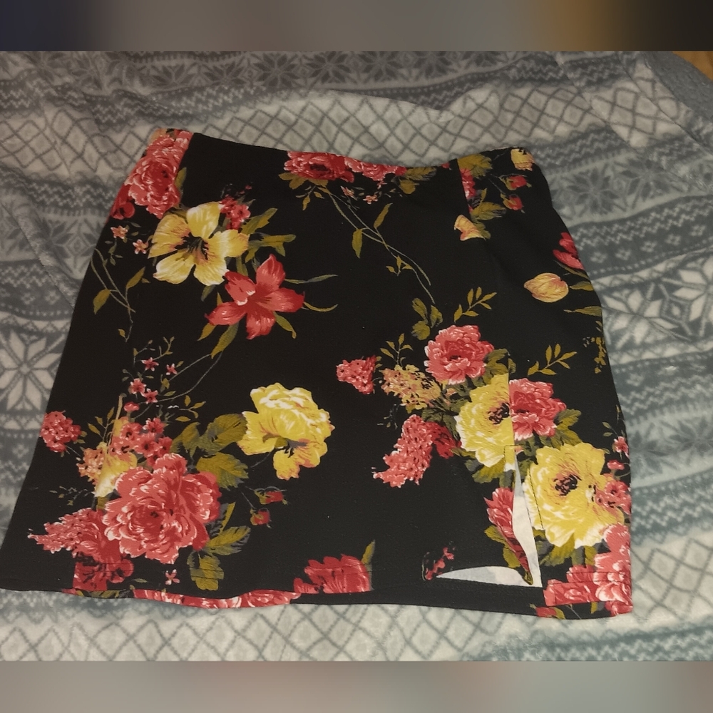 SHEIN Black Floral Mini Skirt